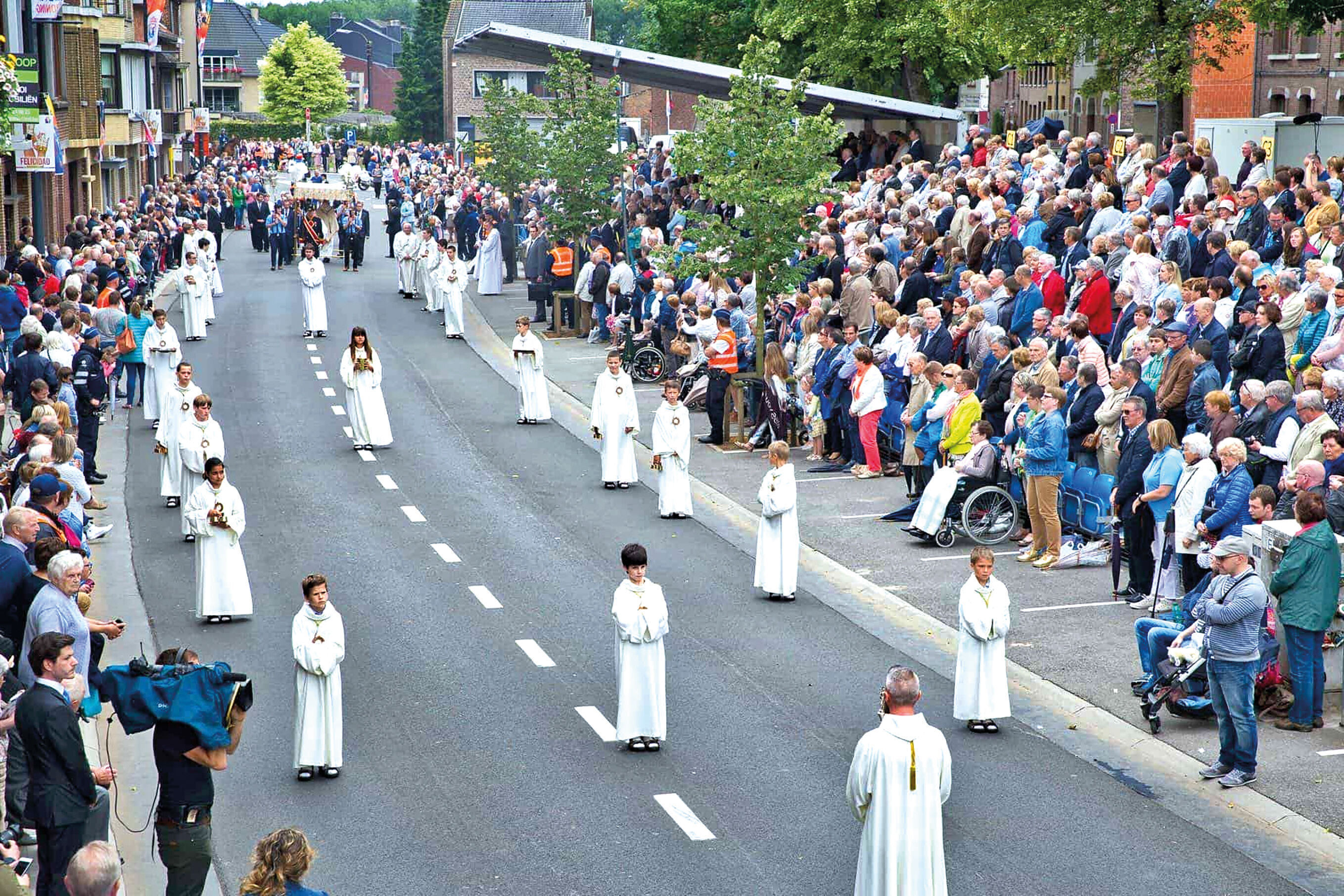 Misdienaars deden in juli j.l. in grote getale mee tijdens de Tongerense Kroningsfeesten, de grootste processie in  België. 